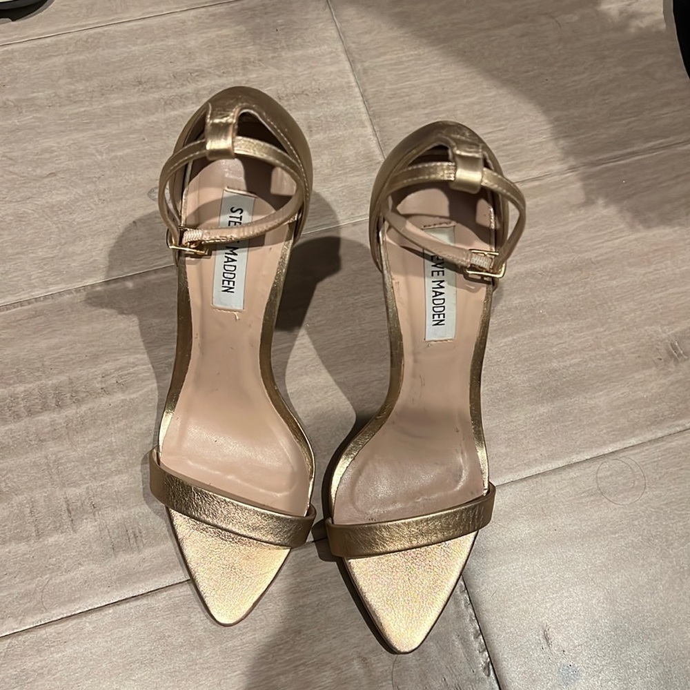 Steve madden pointed heel sandals. Gold. Very good condition.